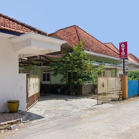 Oyo 3027 Griya Temenggungan Syariah Hotel Pamekasan Exterior photo