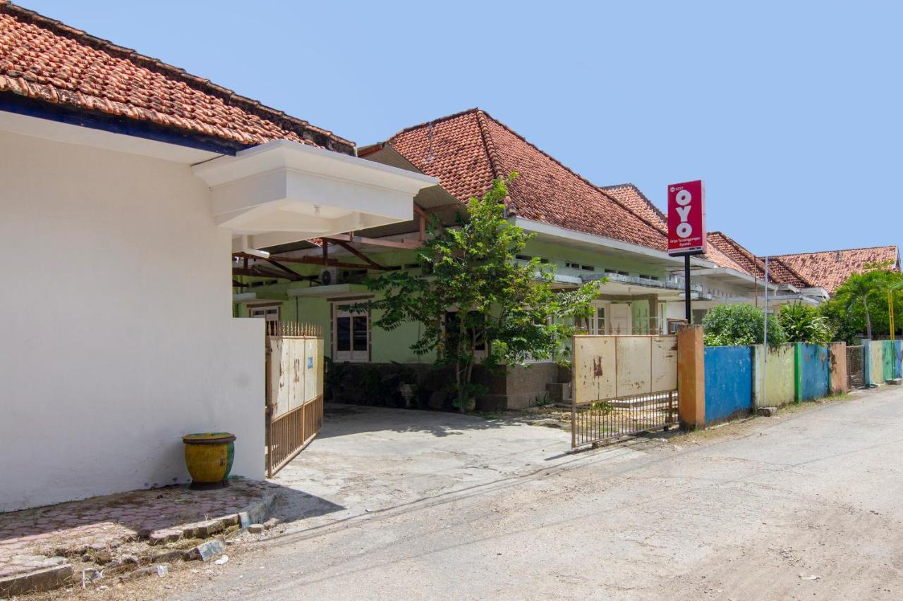 Oyo 3027 Griya Temenggungan Syariah Hotel Pamekasan Exterior photo